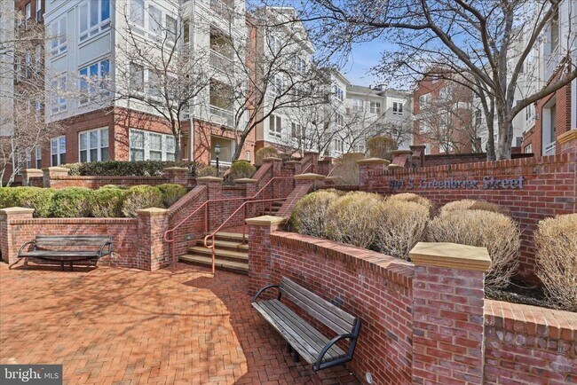 Building Photo - 801 S Greenbrier St