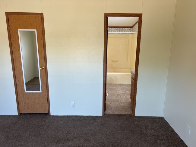 Building Photo - 3303 Sevilla Dr