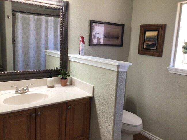 Building Photo - 1308 Belaire Dr