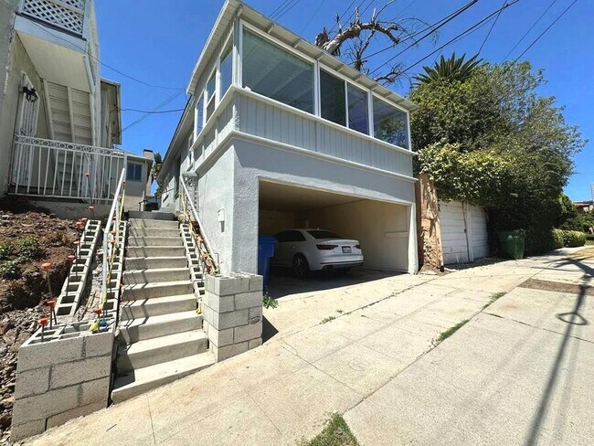 Building Photo - 1556 S Beverly Glen Blvd