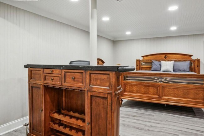 Building Photo - 4379 Tree Haven Dr NE