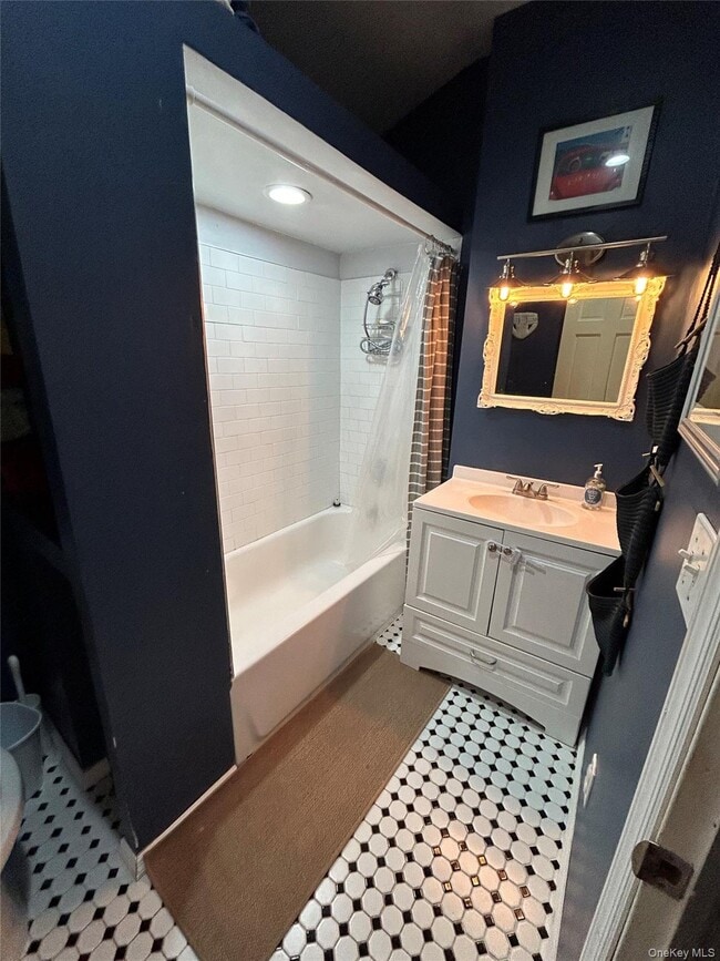 Building Photo - 4 Glendale Rd