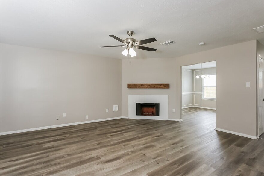 Building Photo - 2431 Fox River Ln