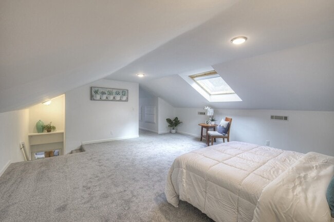 Building Photo - 204 Hogan Ln