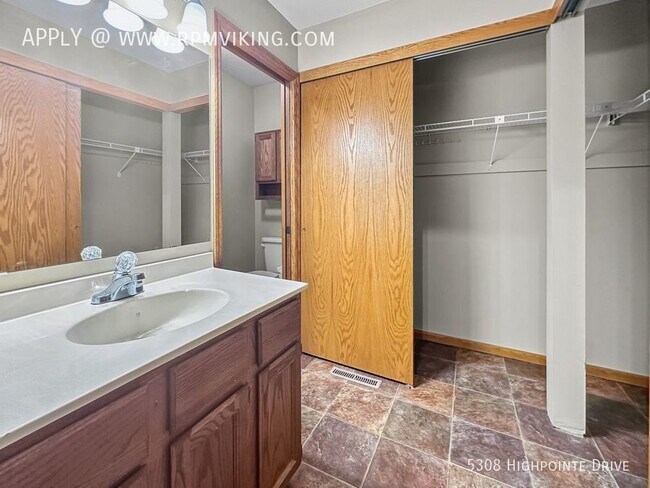 Building Photo - 2br 2.5ba 2cg ~ Security Deposit Free Alte...