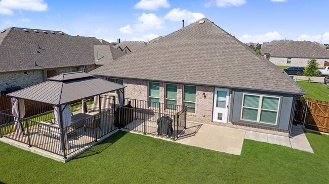 Building Photo - Beautifully Maintained Home on Greenbelt!
