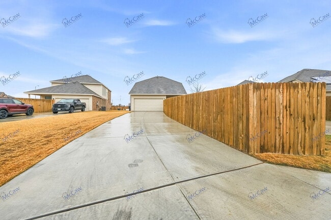 Building Photo - 10037 Little Tree Ln