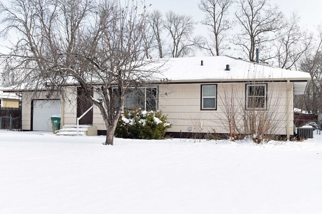 Primary Photo - Charming Home for Rent in Brooklyn Center