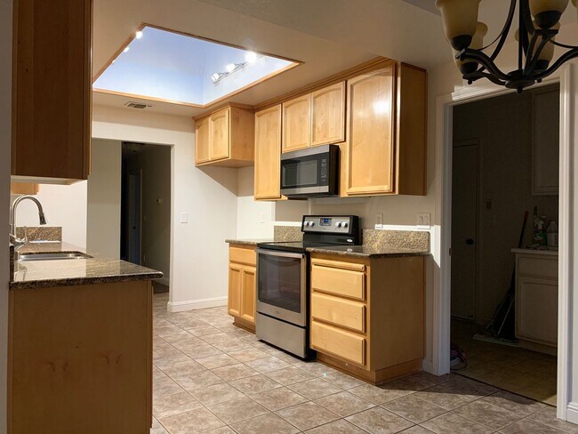 Building Photo - GRANITE BAY ~ HOME FOR RENT!