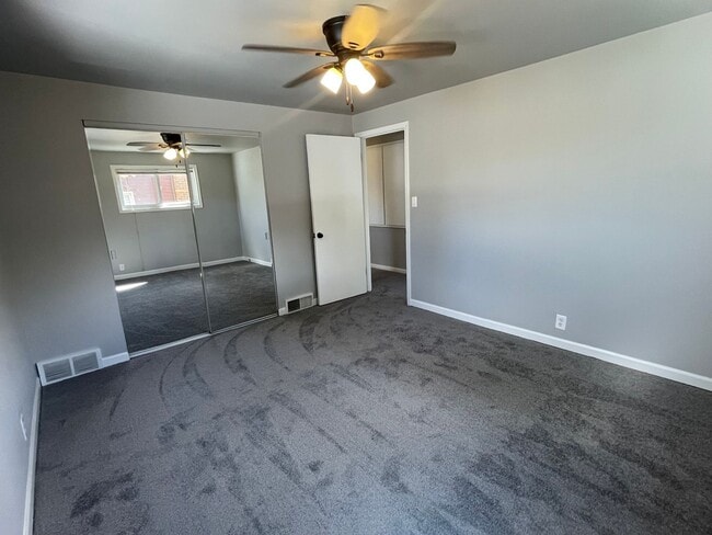 Building Photo - Rochester 3-Bedroom, 1.5 Baths, Entertainm...
