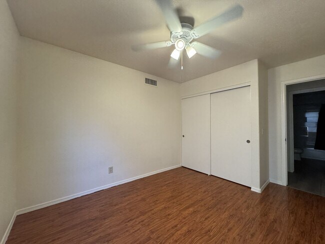 Building Photo - 4 BEDROOMS CULDESAC LOT ACROSS FROM PARK