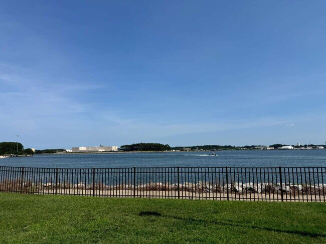 Building Photo - BAY POINT CONDOMINIUMS / Norfolk