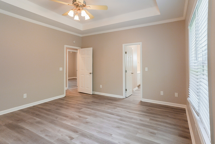 Building Photo - 70 Woodlake Dr