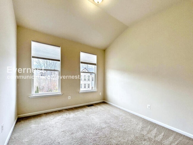 Building Photo - 43 Shepherds Hook Way