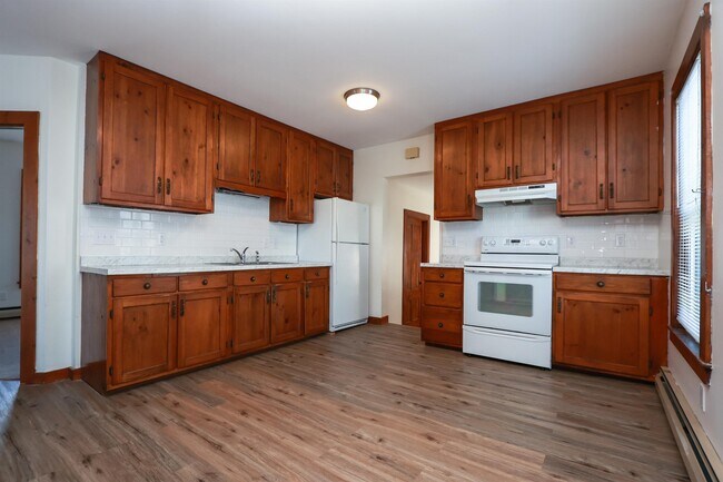 Building Photo - 25 Blucher St