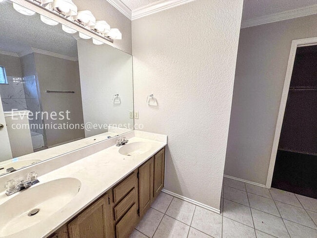 Building Photo - PROMO: Get 50% off the first month’s rent when you sign the lease today!  / 4 Bed, 2.5 Bath with ...