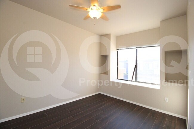 Building Photo - 705 W Queen Creek Rd