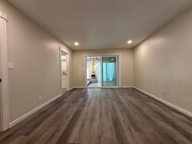 Master bedroom - 5343 Lemp Ave