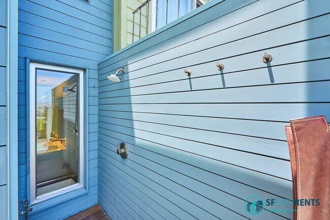 Building Photo - Bernal Heights: Remodeled Single Family Home w/ Views, Hot Tub & Solar Panels