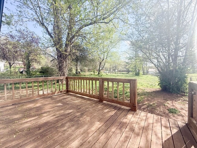 Building Photo - Pet-Friendly 3-Bedroom Home with Fenced Yard & Large Deck Near Downtown Livingston