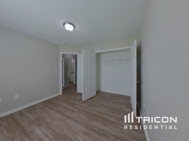 Building Photo - 1221 Grace Ct