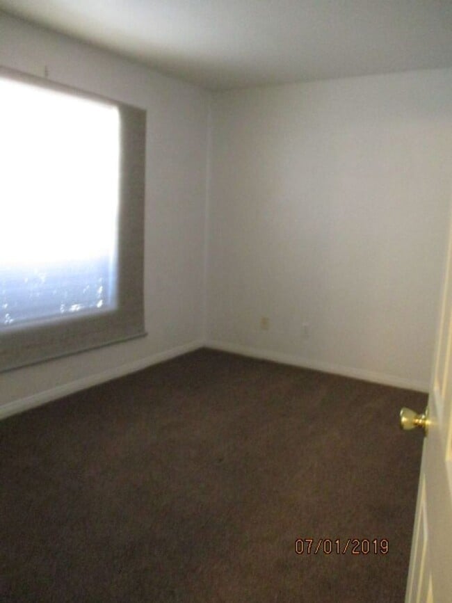 Building Photo - BEAUTIFUL  1 BED 1 BATH CONDO MINUTES FROM...