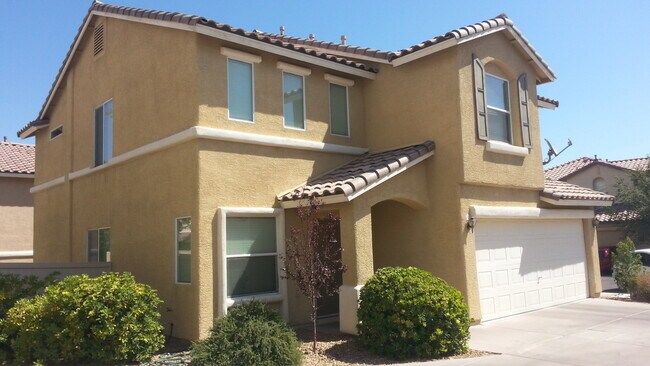 Building Photo - Beautiful SW 4 bedroom home with 2 car garage!