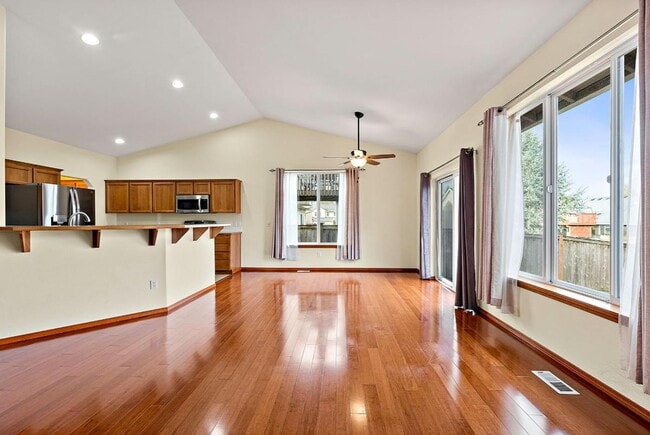 Building Photo - Beautiful Single-Story Olympia Home with Dog Wash, Garden Beds & Thoughtful Layout