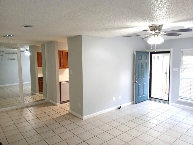 Building Photo - 2379 Briarwest Blvd