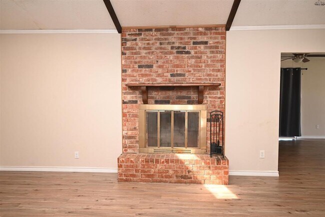 Building Photo - 4 bed 2 bath near SAFB.