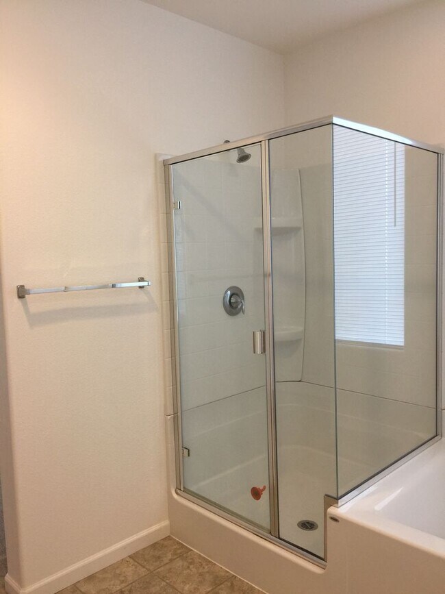 Building Photo - Spacious 3 Bedroom, newer home in South Sacramento