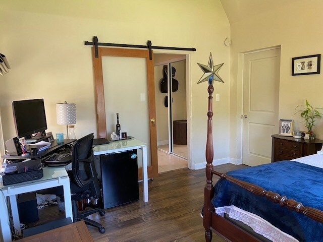 En-suite bedroom - 1344 S Curson Ave