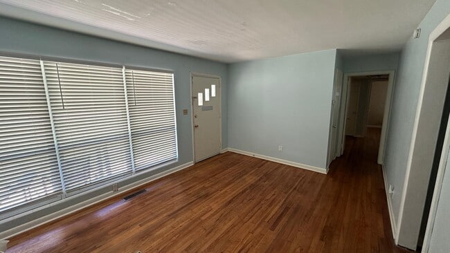 Building Photo - 1677 Mayhew St