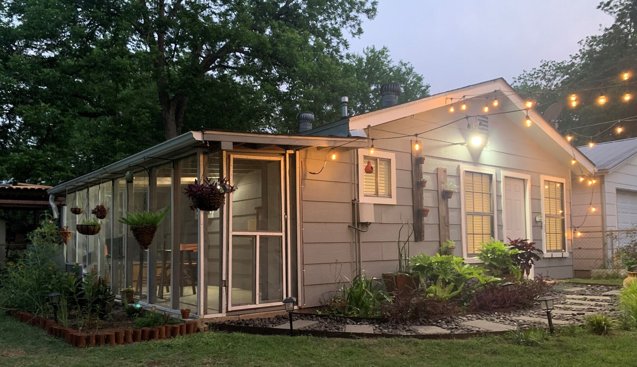 Building Photo - 124 Halliday Ave