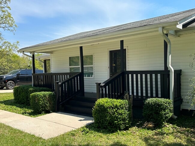 Building Photo - 3 bedroom 2 bath home in Orchard Hill