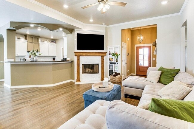 Building Photo - 806 E 19th St