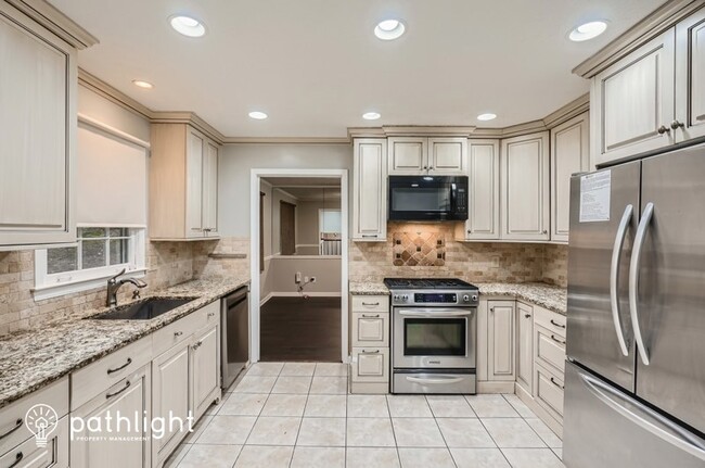 Building Photo - 5381 Willow Point Parkway