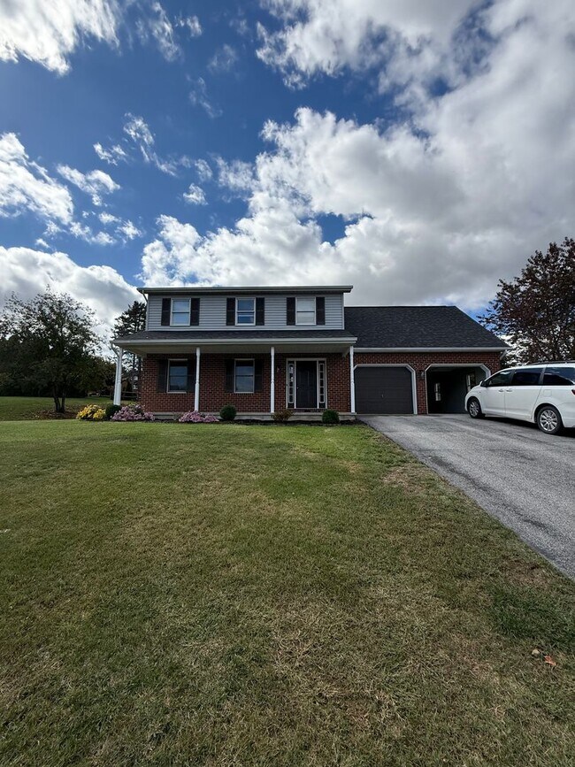 Building Photo - 1560 Buttercup Dr