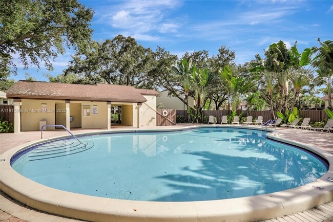 Building Photo - 4615 Carambola Cir S