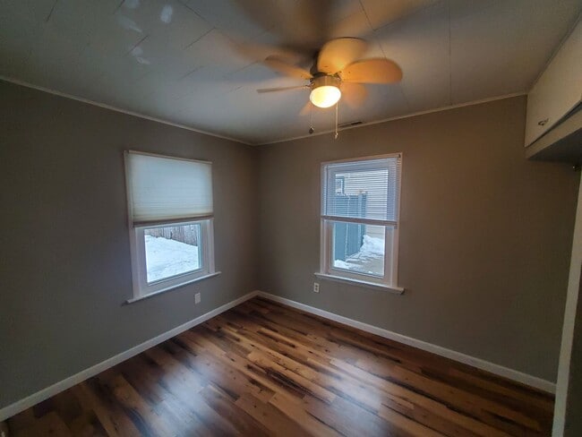 Building Photo - 2 Bedroom Single Family Ranch