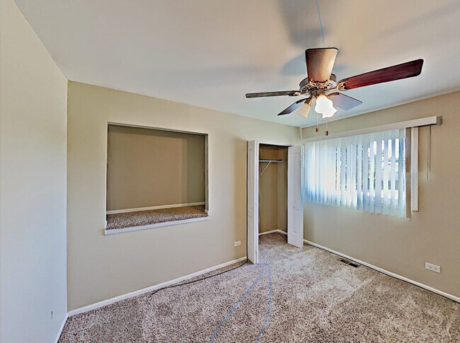 Building Photo - 8840 Hickory Dr