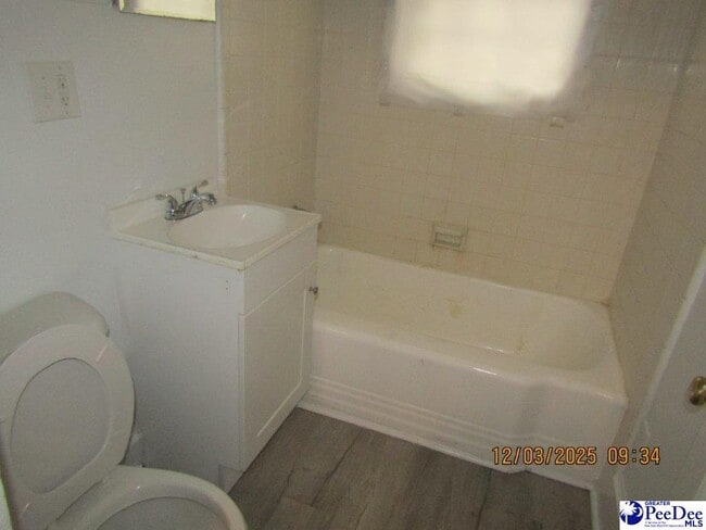 Building Photo - 511 Seneca Dr