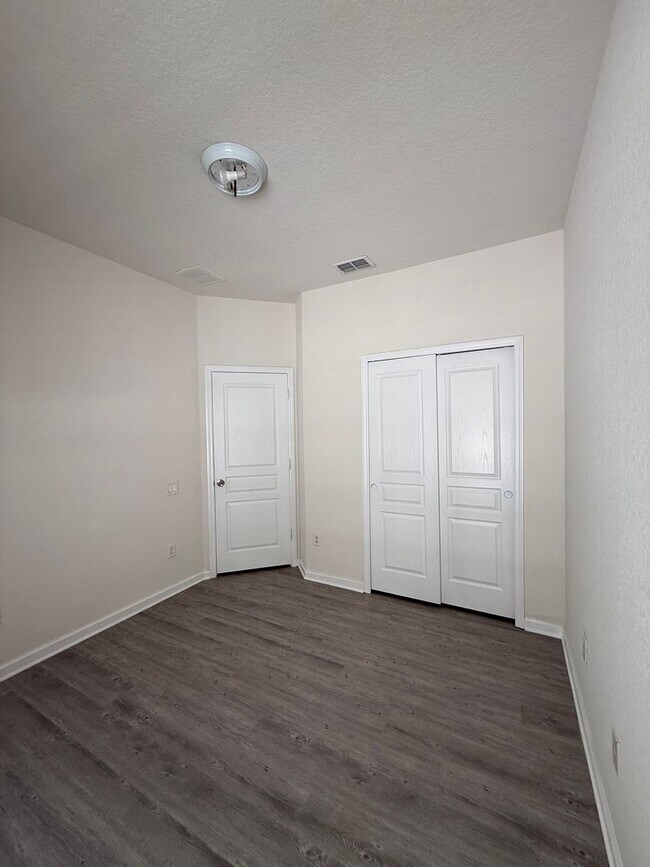 Building Photo - Come View This Amazing 3 Bed 2 Bath Single...