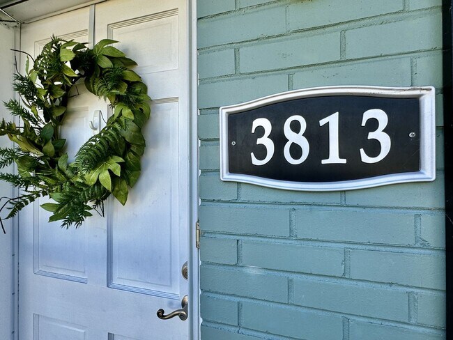 Building Photo - READY 08-26-25!! 3-Bedroom Ranch W/Fenced ...