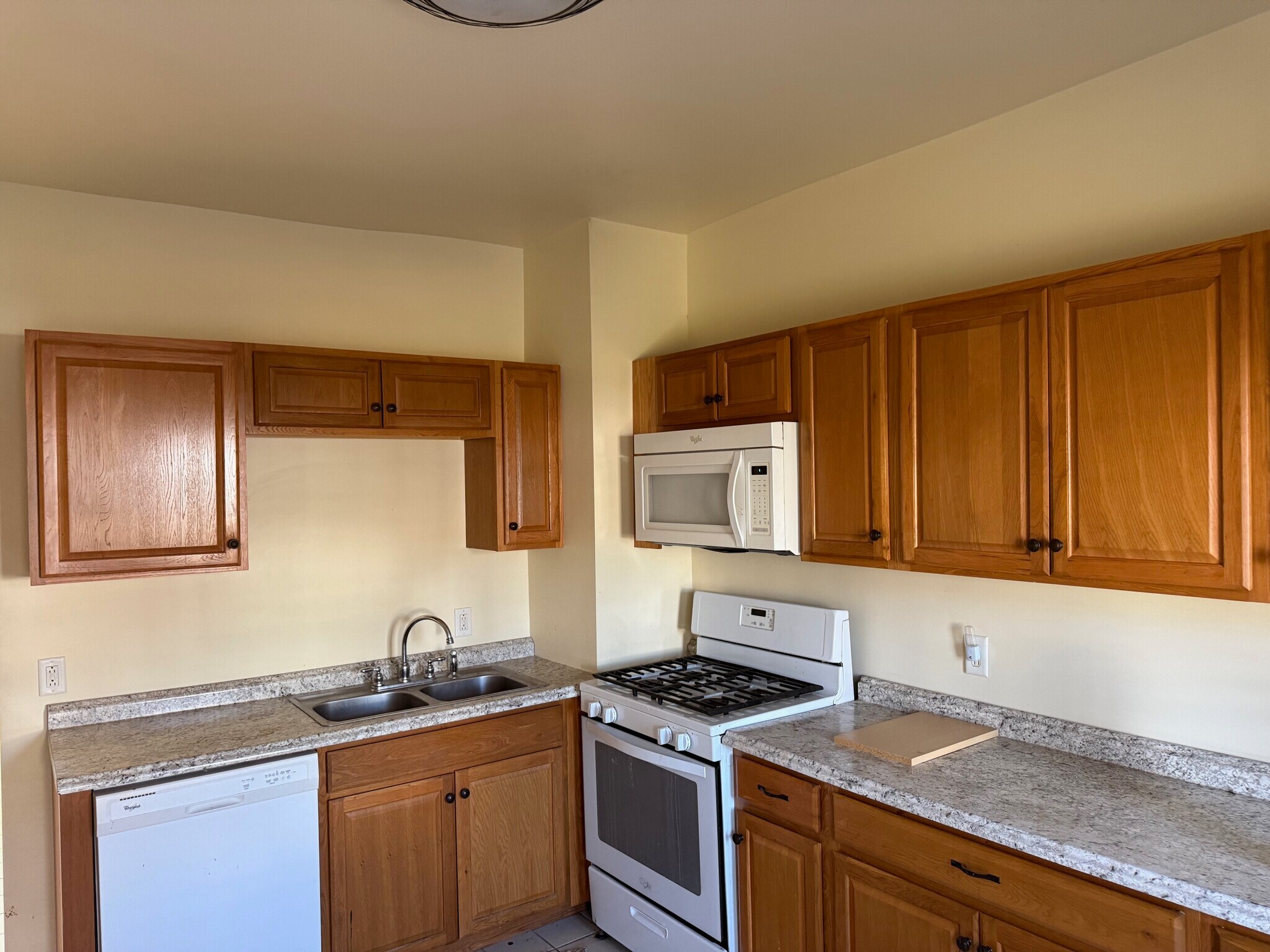 Building Photo - 413 N 6th Ave