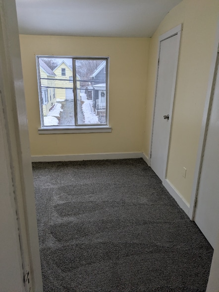 Building Photo - 47 Knapp St