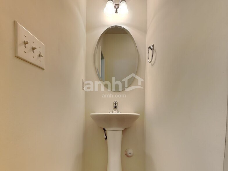 Building Photo - 3602 Nelson Creek Ln