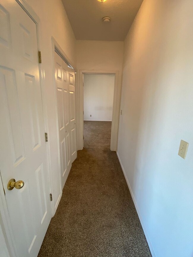 Building Photo - Beautiful 3 Bedroom, 2.5 Bathroom Condo