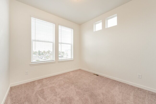 Building Photo - 18592 E 47th Dr