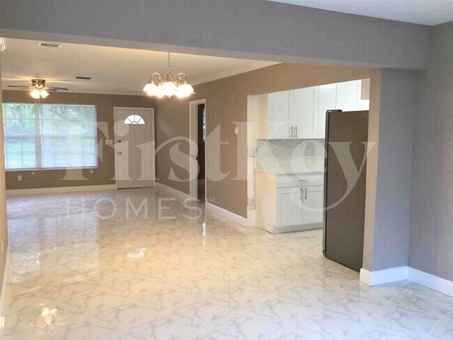 Building Photo - 401 SW 68th Blvd